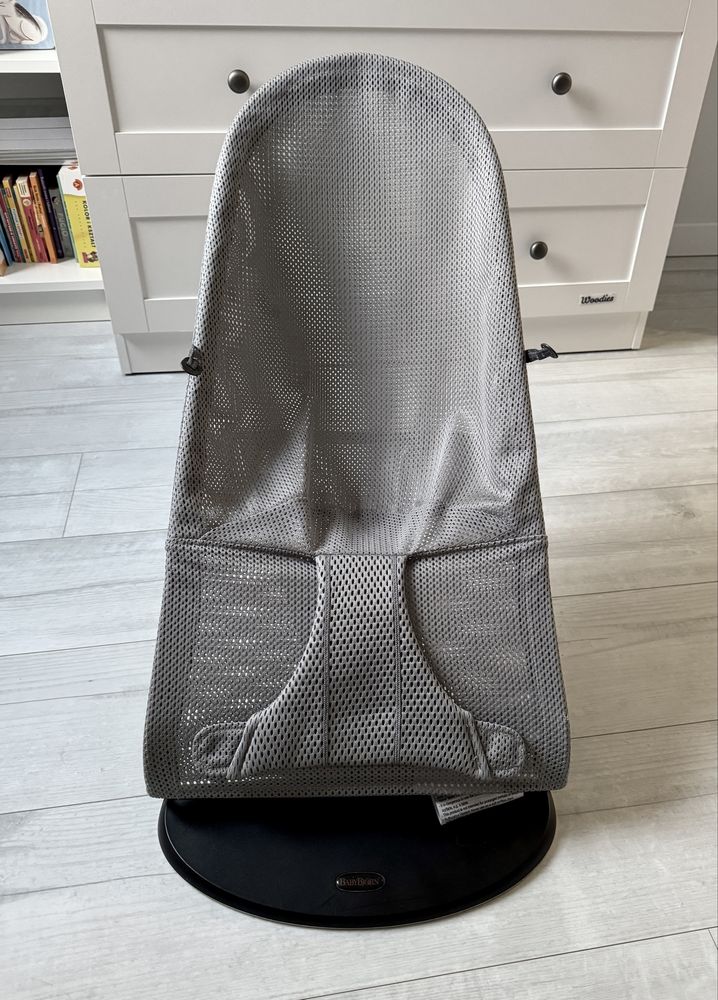 Leżaczek Bujaczek BabyBjorn Bliss Mesh Szary