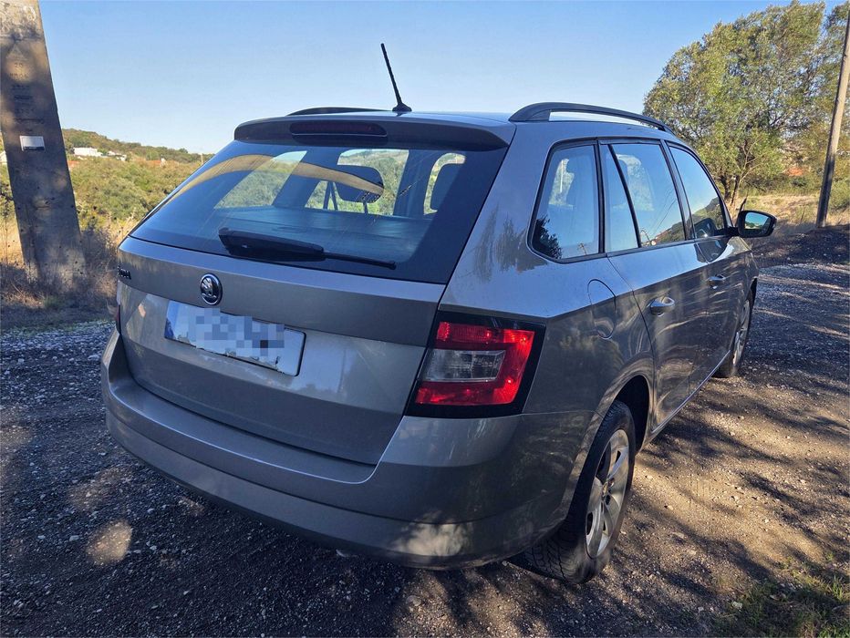 Skoda Fabia Break 1.4 TDI Livro de revisões completo