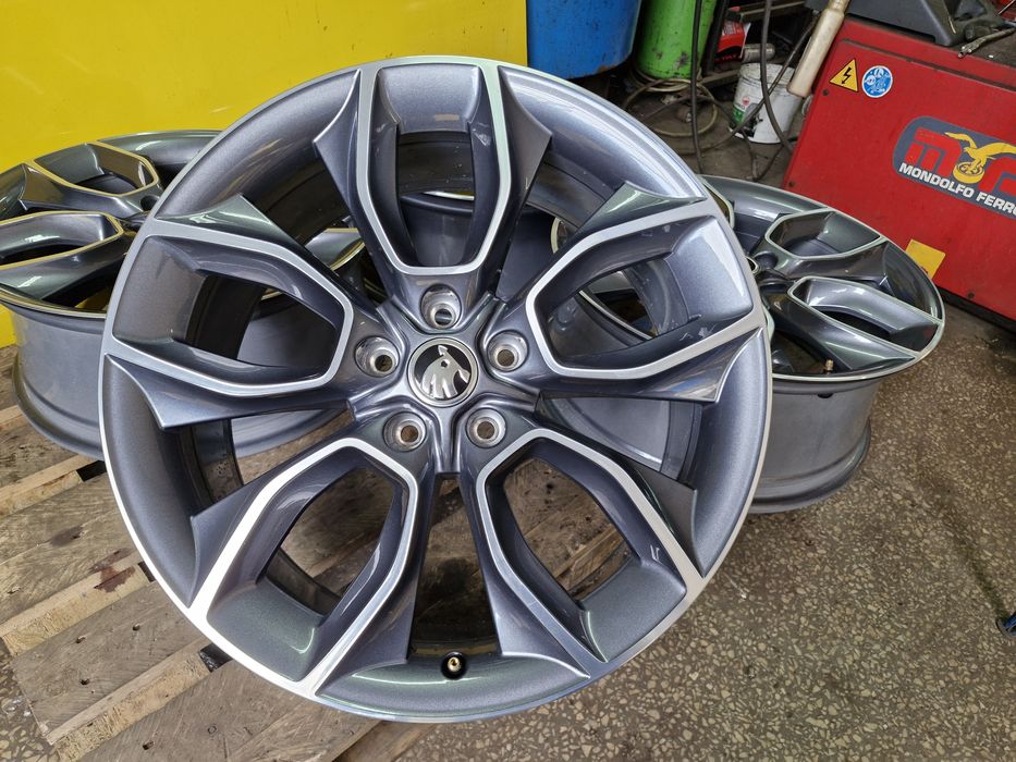 Alufelgi 5x112 19 Skoda Octavia RS Superb Kodiaq RS Karoq OE CRATER