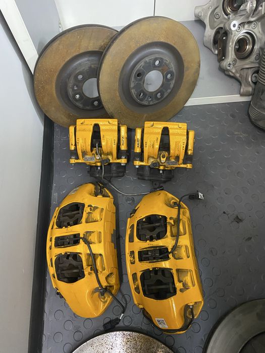 Гальма тормоза E tron S Єтрон S етрон S супорт блин блін тормозной