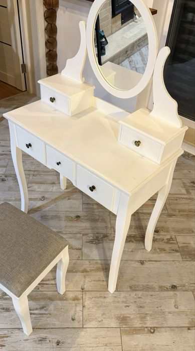 Туалетний (набір) стіл та стул від JUSK