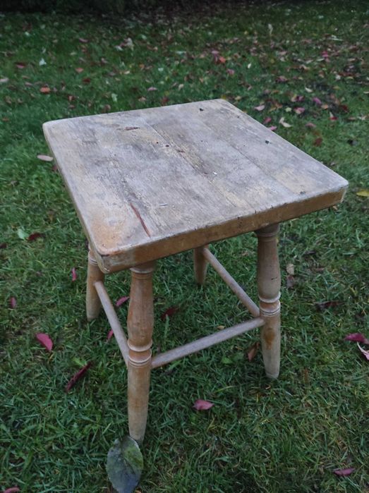 Drewniany taboret 45 cm.  Stołek mocny i stabilny