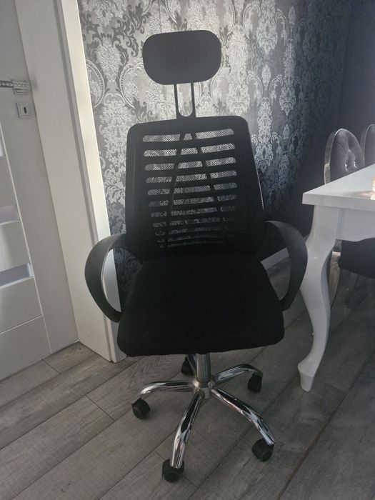 Fotel biurowy obrotowy