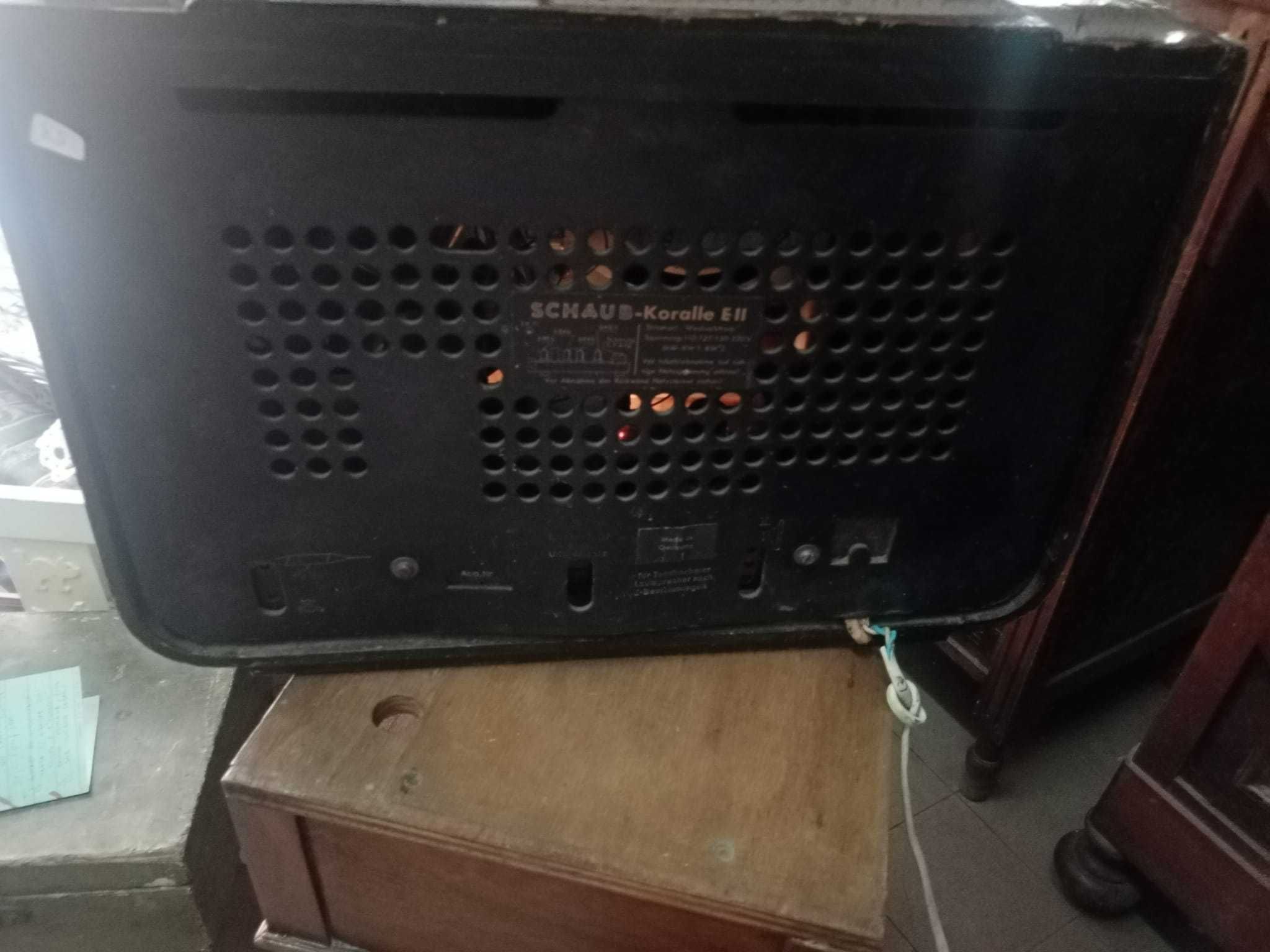 Rádio Vintage Schaub Koralle – Modelo E11 (antigo)