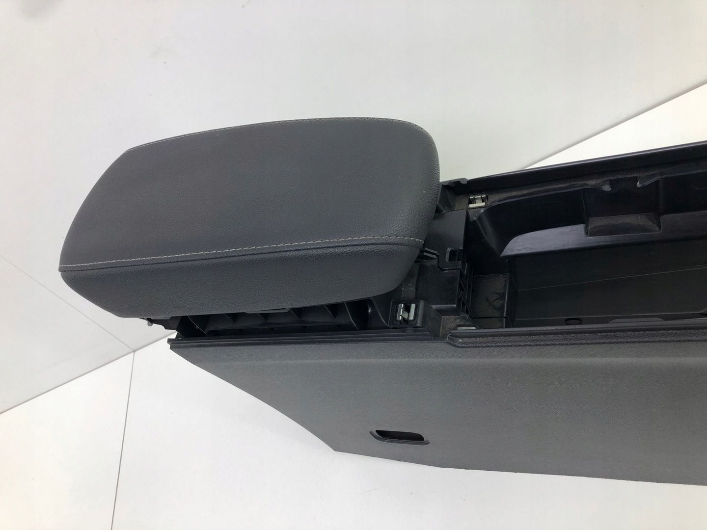 OPEL MOKKA B TUNEL ŚRODKOWY PODŁOKIETNIK 9835185180