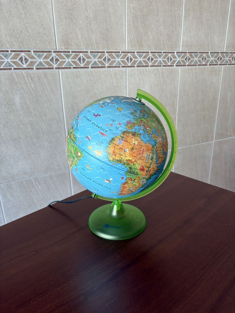 Globo terrestre com iluminação da Imaginarium