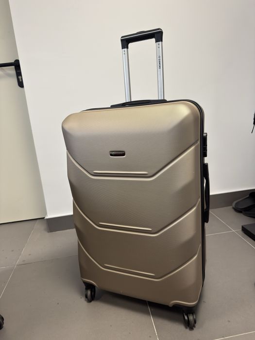 duza walizka diamond szampanska