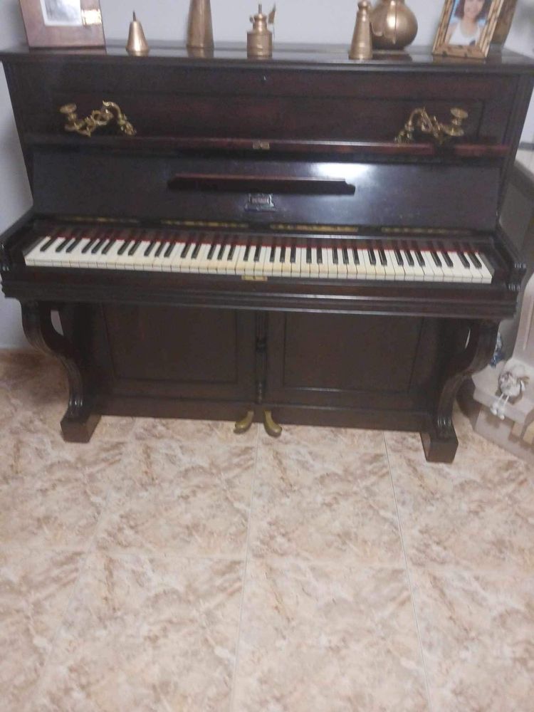 Piano básico antigo