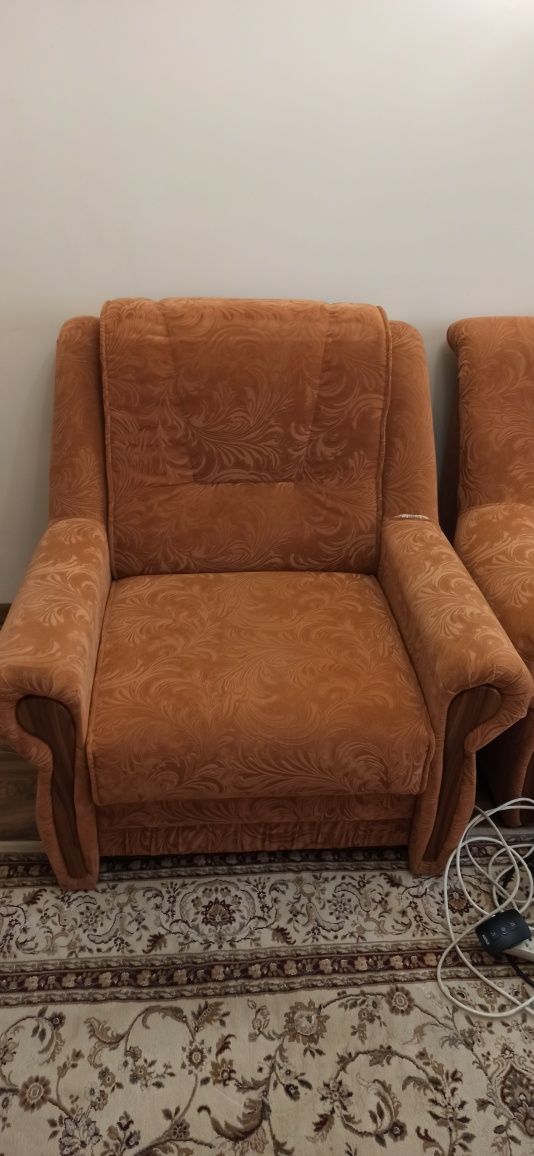 1 кресло от комплекта