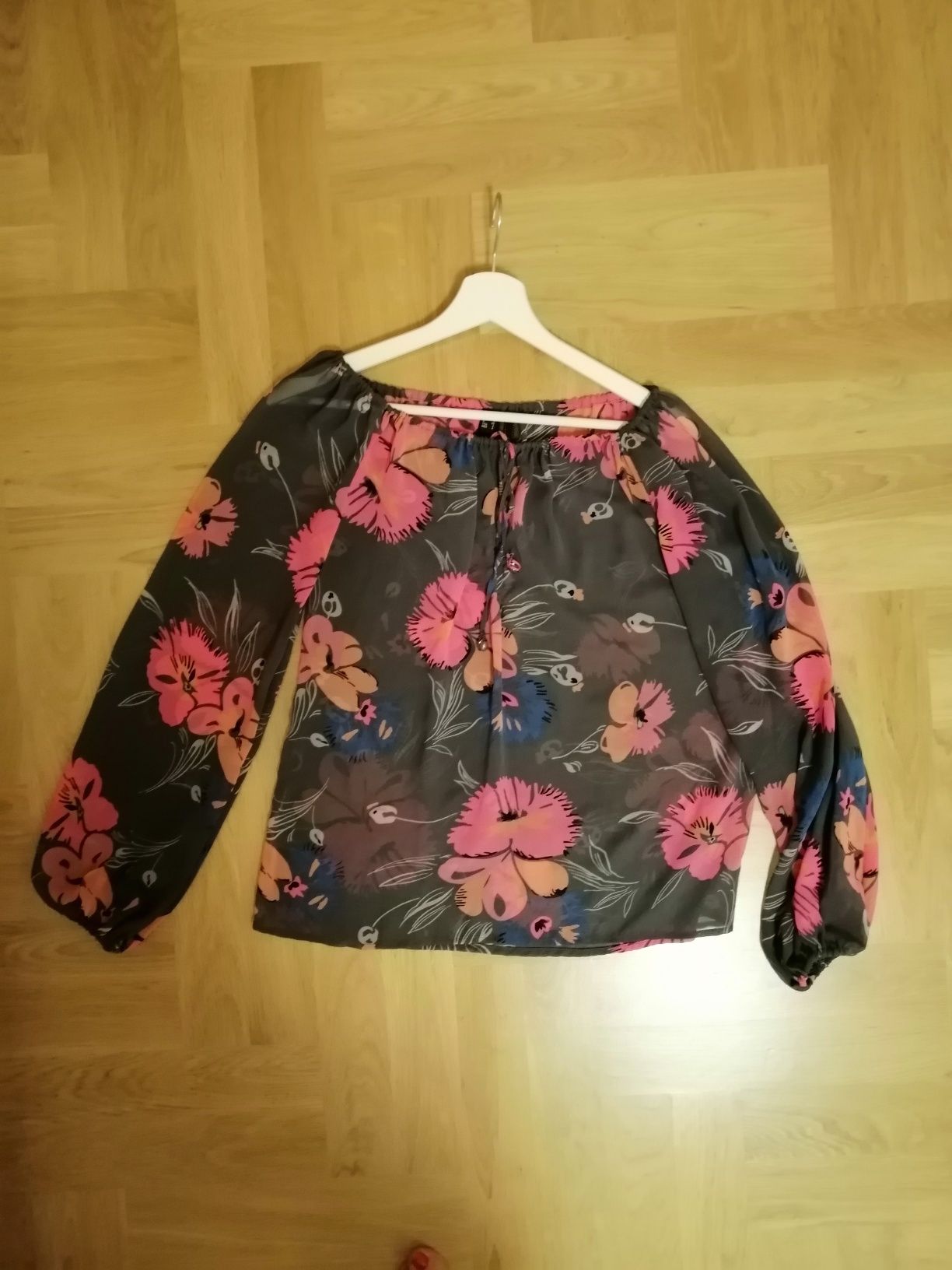 Bluzka damska w rozmiarze 36S