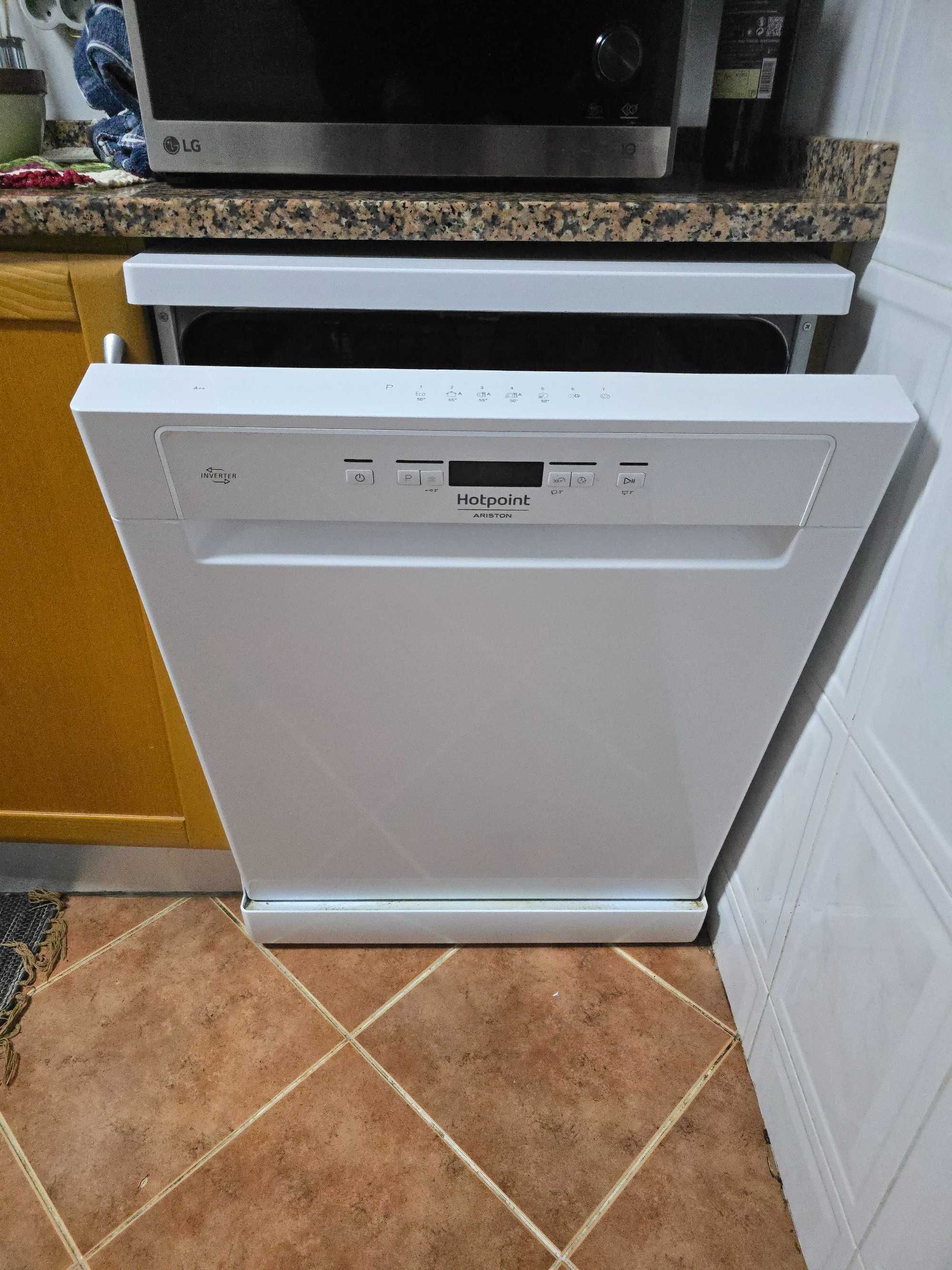 Máquina de Lavar Loiça Hotpoint Ariston 14 Conjuntos