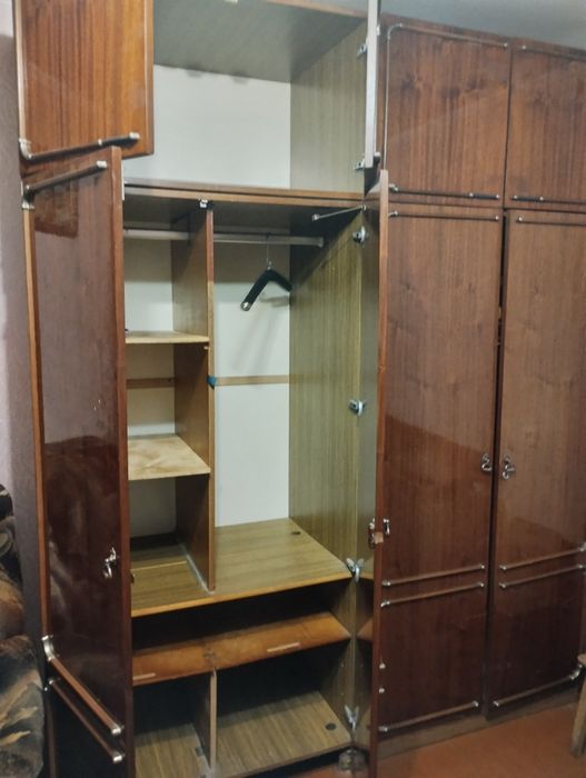 Продам шафу в прихожу