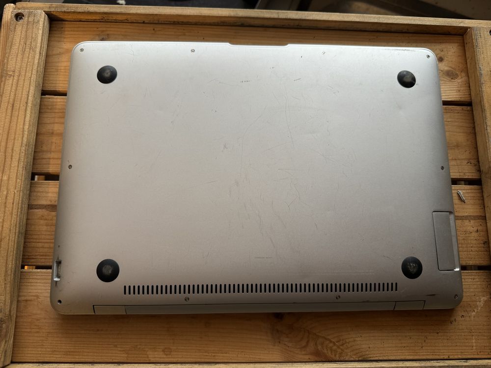 MacBook Air 13” - 1,86GHz Intel, 2GB RAM.