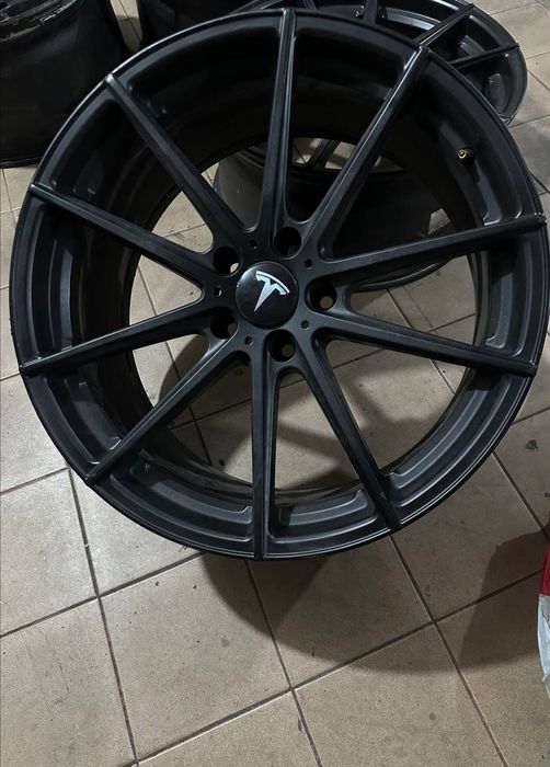 Диски 5/114.3 r20 tesla Y , 3