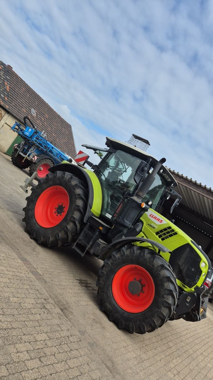 Claas Arion 550 +