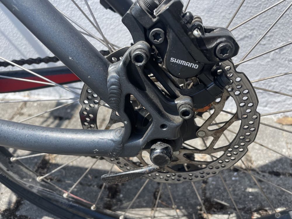 Bicicleta CUBE montanha