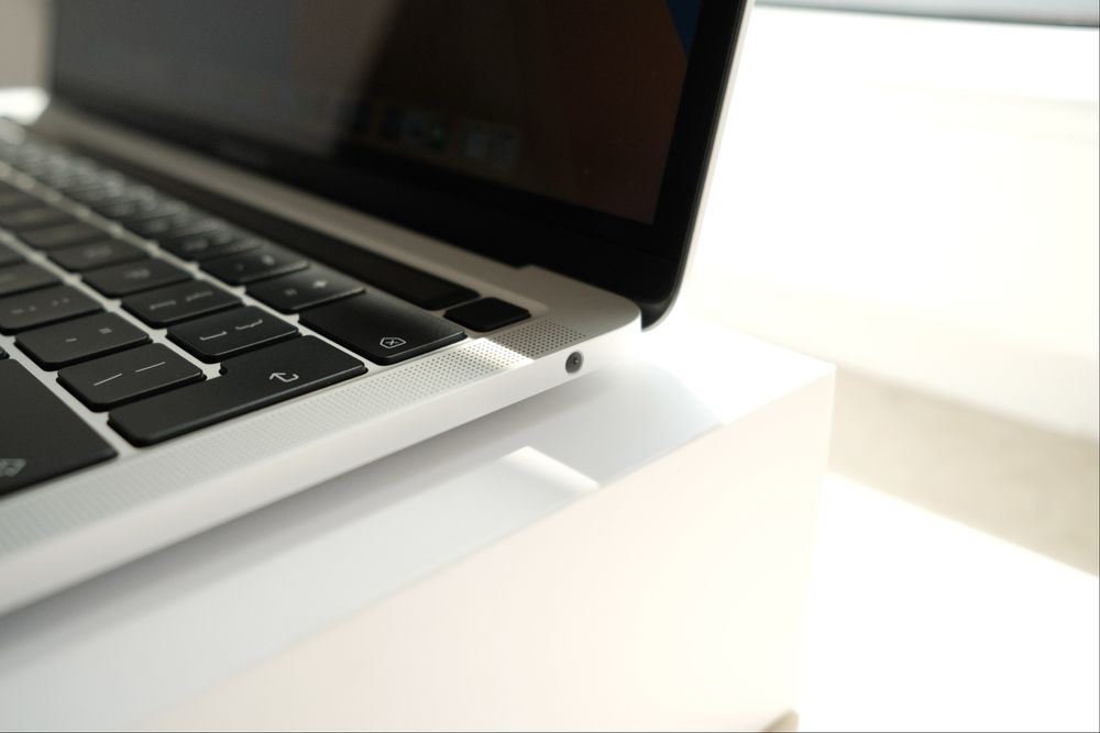 Apple MacBook Pro 13” M1 8/512 GB Srebrny (STAN IDEALNY) MacBook Air