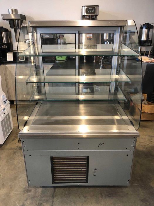 Холодильник вертикальний | Холодильна вітрина Counterline