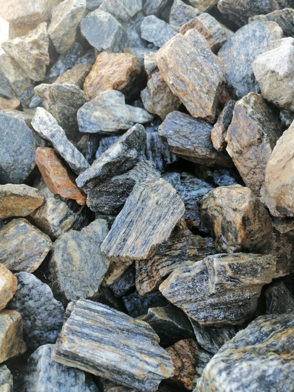 Kora kamienna grys szary pasiasty kamień naturalny dostawa + głaz