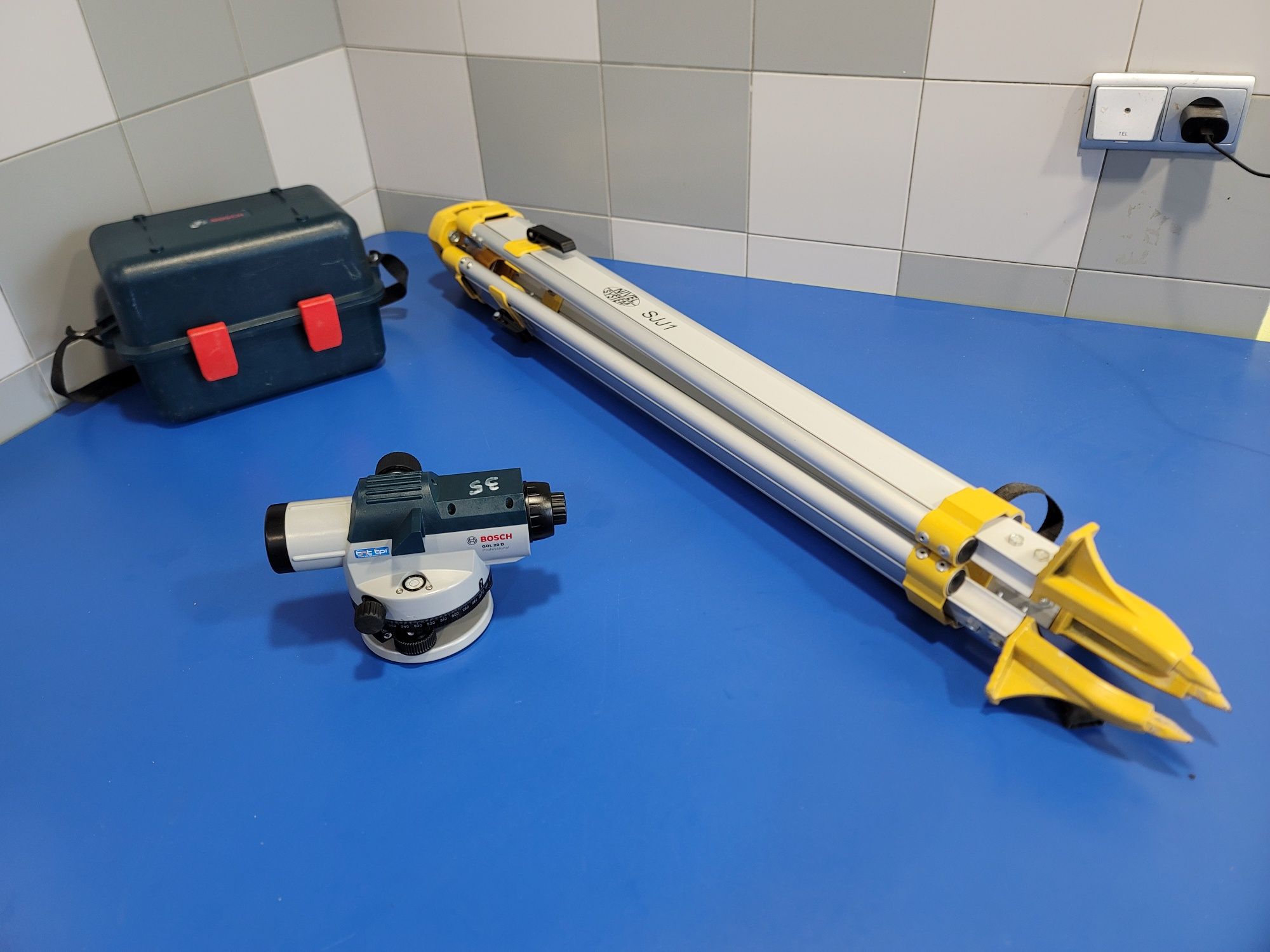 Оптический нивелир Bosch GOL20D + Штатив Nivel System SJJ1 Новый
