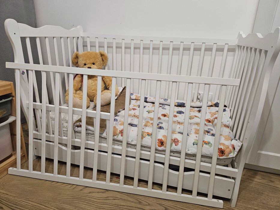 Białe Łóżeczko dziecięce niemowlęce 120x60 cm z funkcją sofy