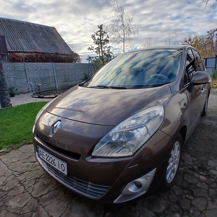 Рено грант сценик.