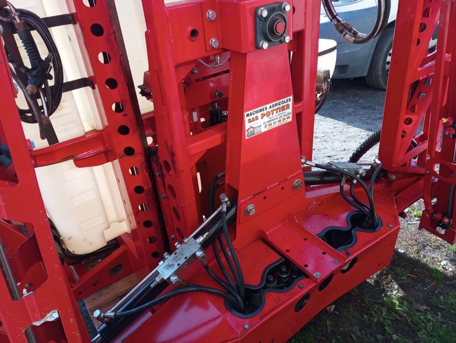 KUHN Atasa 2011r opryskiwacz zawieszany