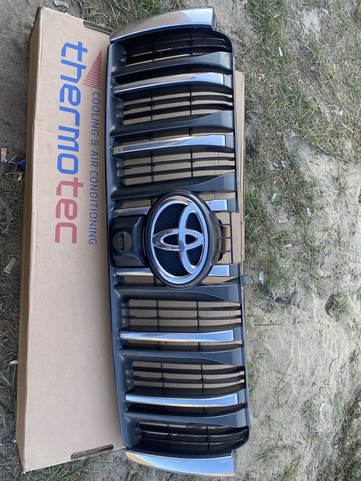 Продам решотку радіатораз Тайота Прадо 150