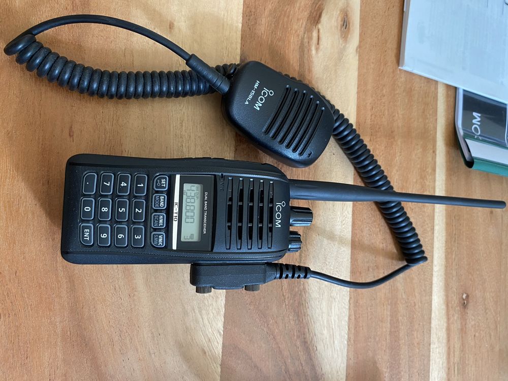Icom IC-T10 ręczniak dwupasmowy 2m 70cm + Radio + Dodatki