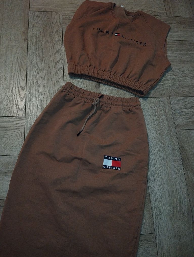 Komplet top bluza spódnica