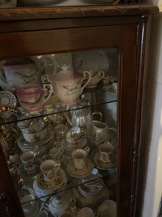 Vitrine Antiga em Madeira Maciça