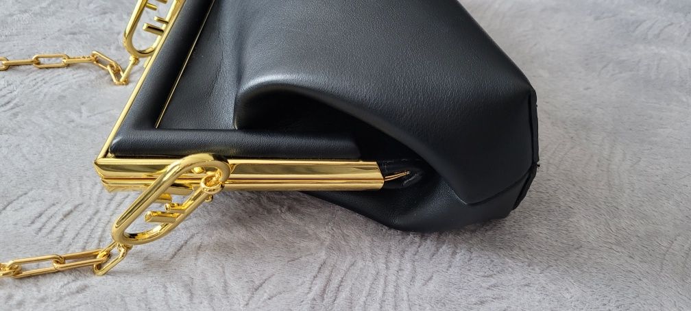 Torebka damska Fendi.