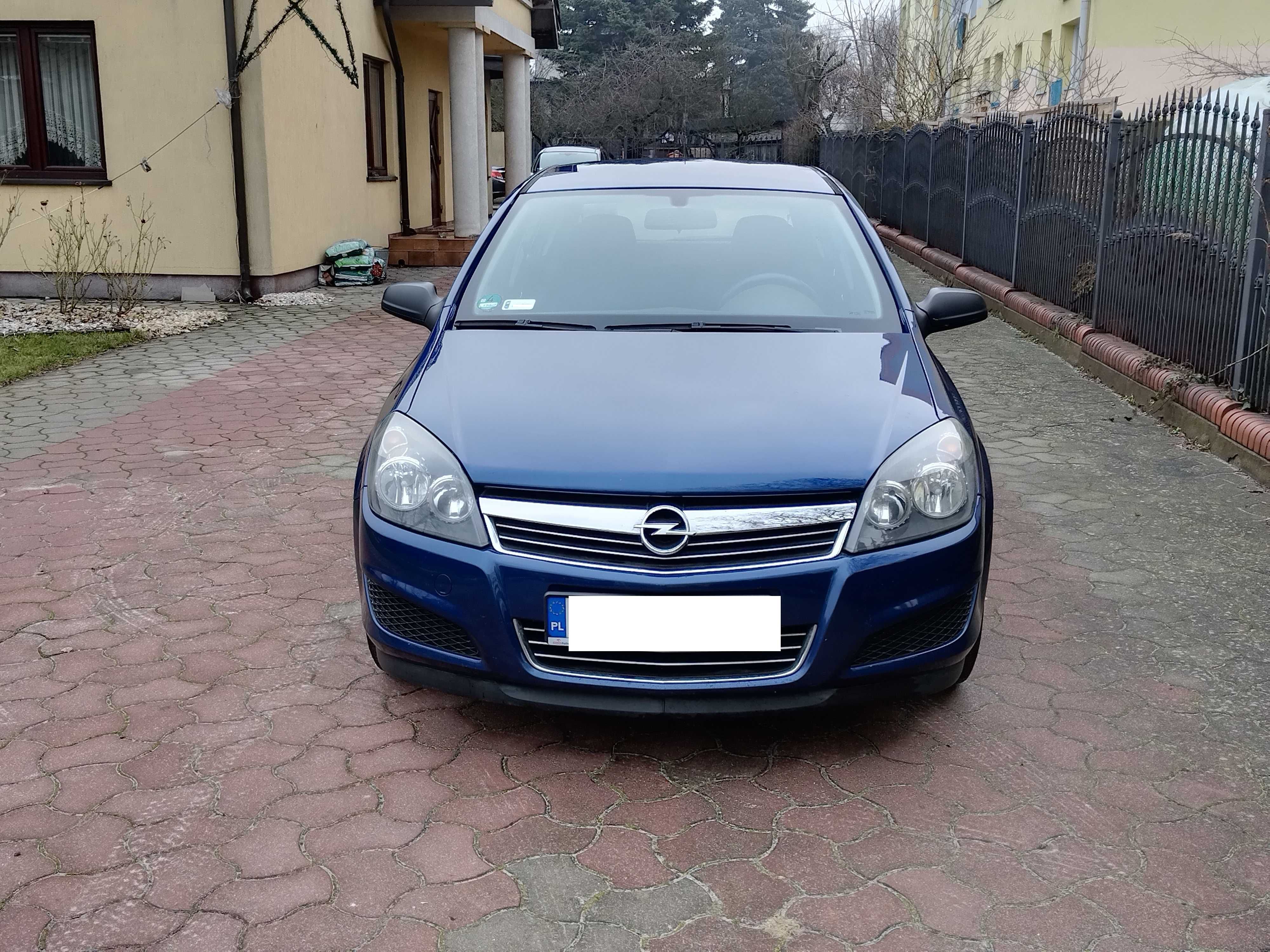 zadbany opel astra H lift