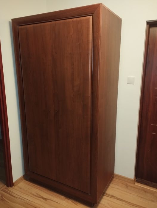 Piękna szafa BRW. Pojemna. Ciemny brąz.