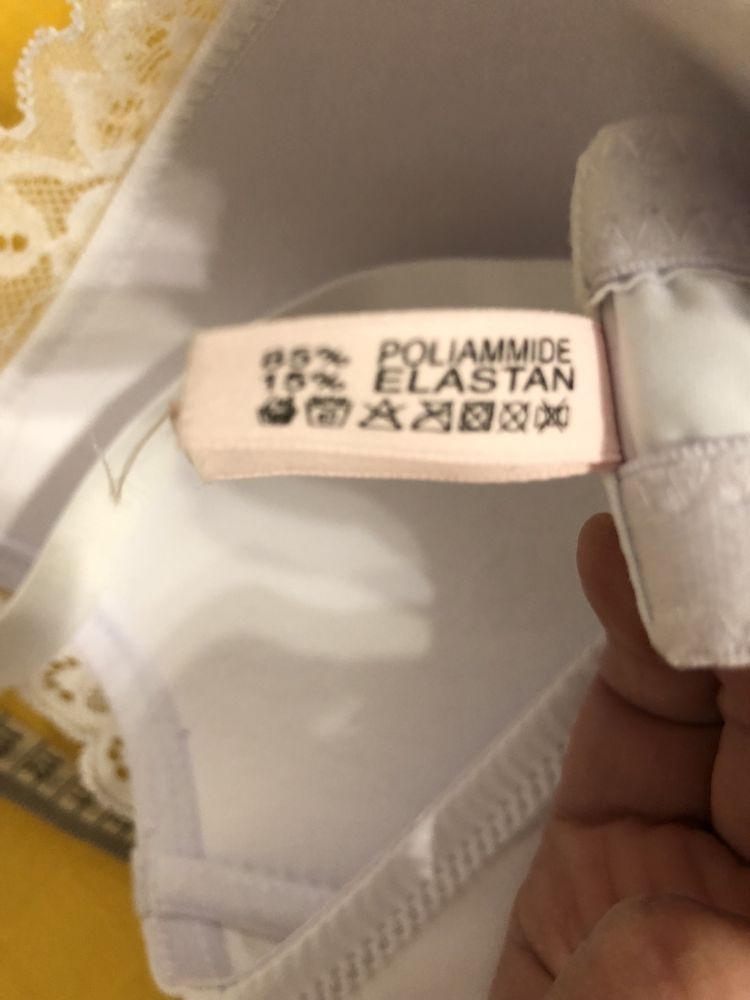Biustonosz biały z koronką i odpinanymi ramiączkami 80D
