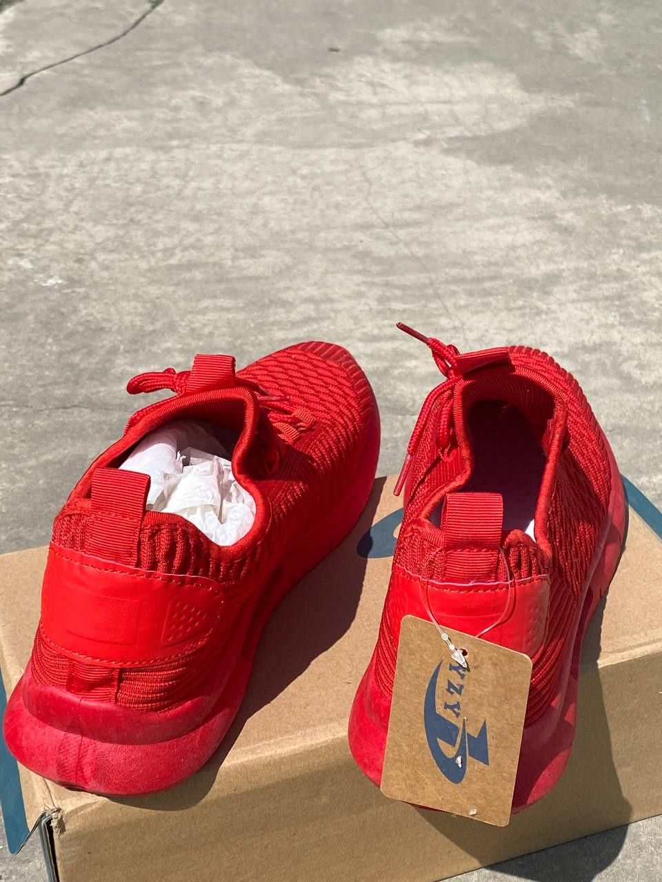Кросівки червоні 45 розмір