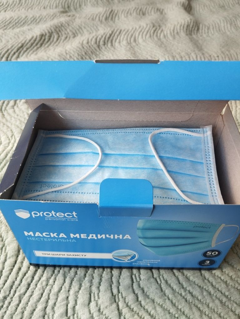 Маска медична, три шари