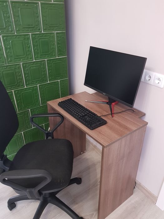 Стіл та стілець для комп'ютера чи ноутбука