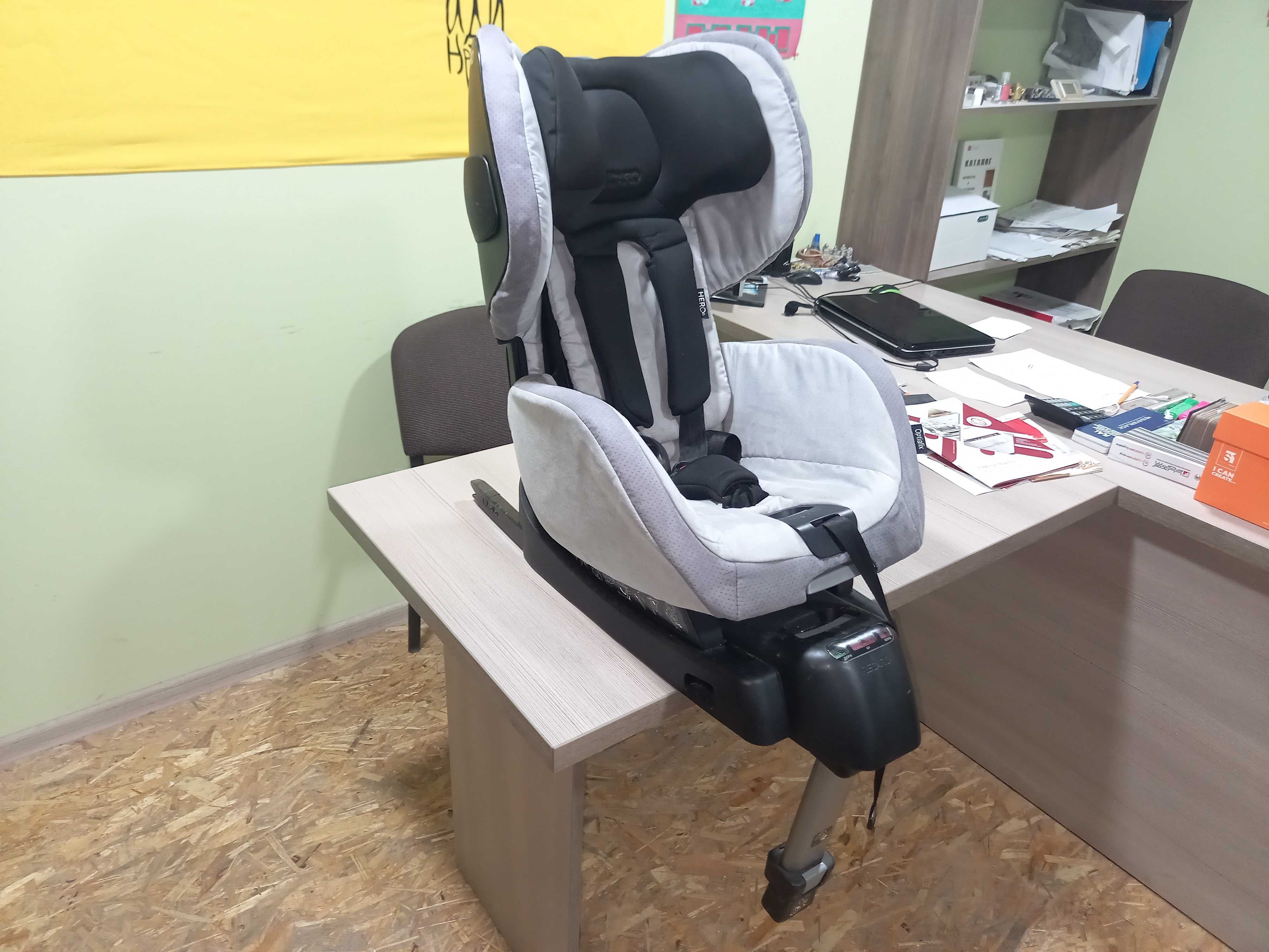 Автокрісло RECARO