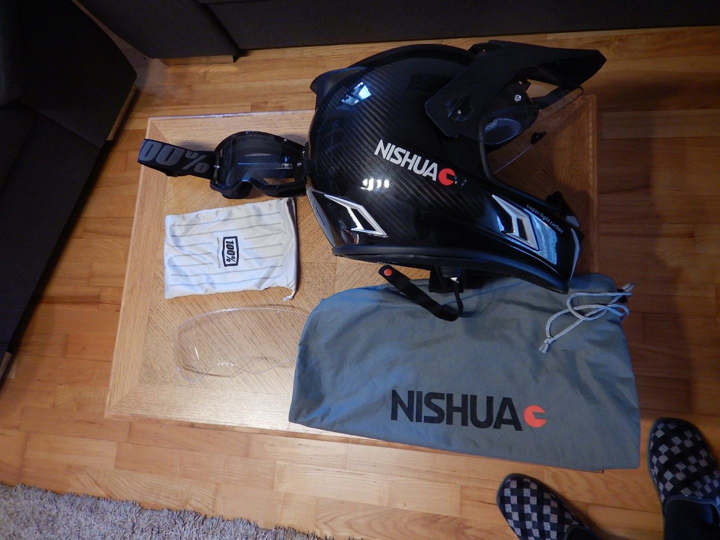 Kask carbonowy Nishua c XL plus gogle 100 %