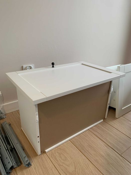 cztery Szuflady IKEA Besta z frontami Hanviken i uchwytami Bagganas