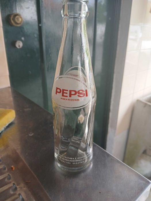 Garrafa original pepsi 1980 vintage em óptimo estado  200 c.c.