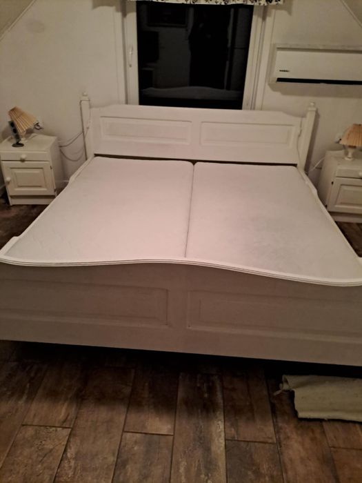 Łóżko drewniane, białe 180/200 , ze stelażem, z materacami z szafkami