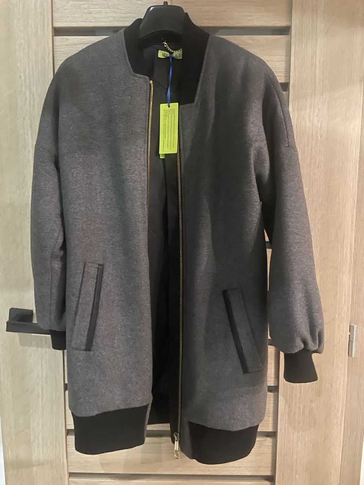 Plaszczyk bomberka Versace Jeans r. S nowy z metką