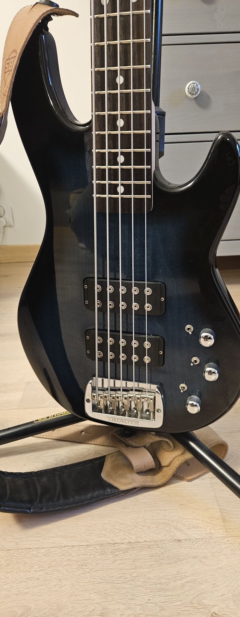 G&L Tribute 2500