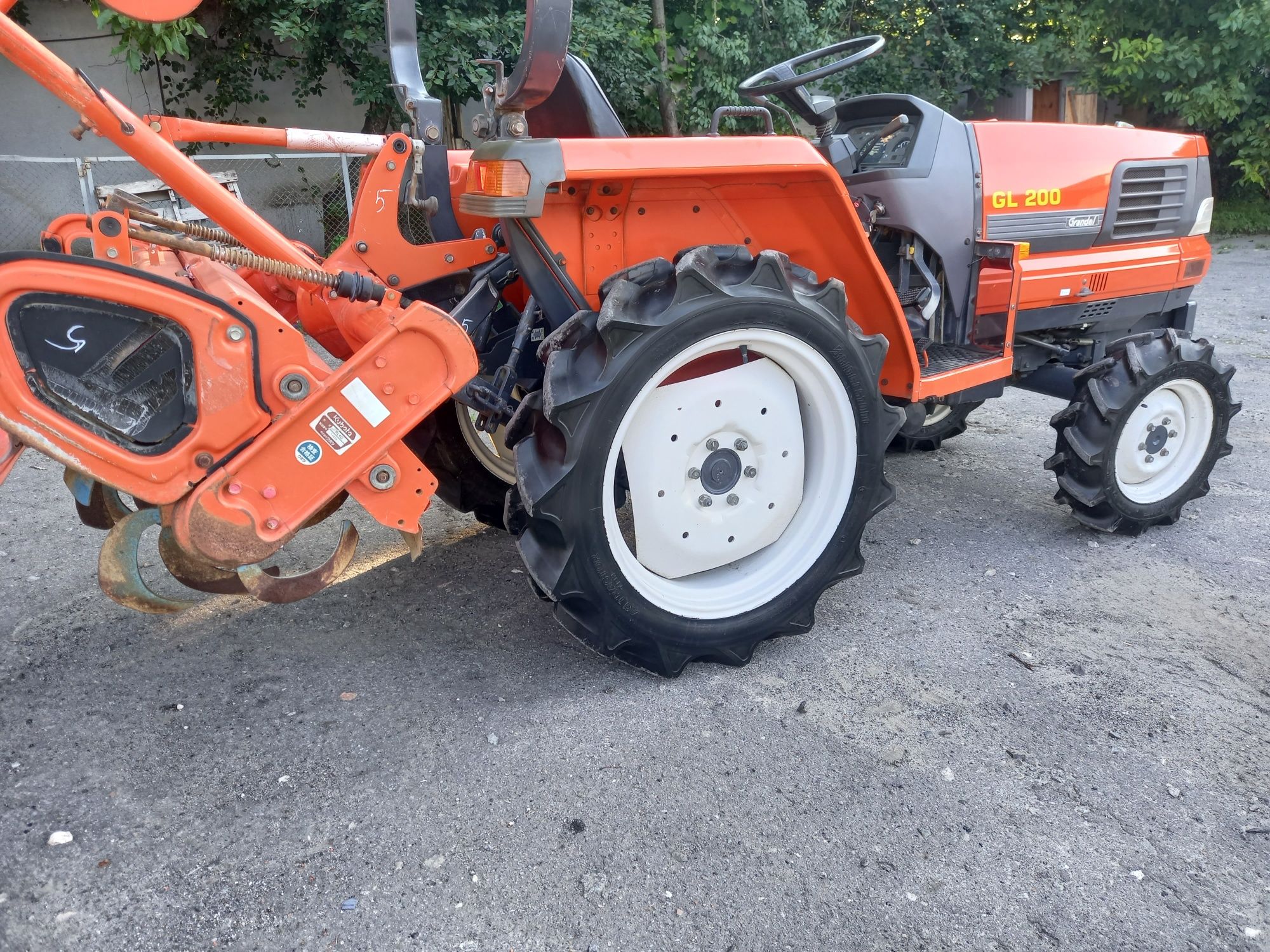 Міні трактор Kubota GL200