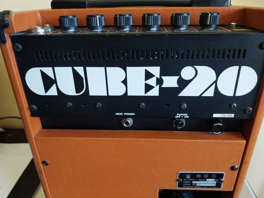 Roland Cube 20 made in japan