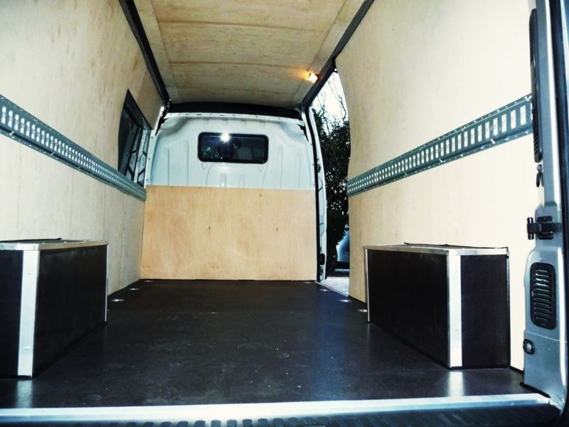 Zabezpieczenie furgonu Renault Master L3H2