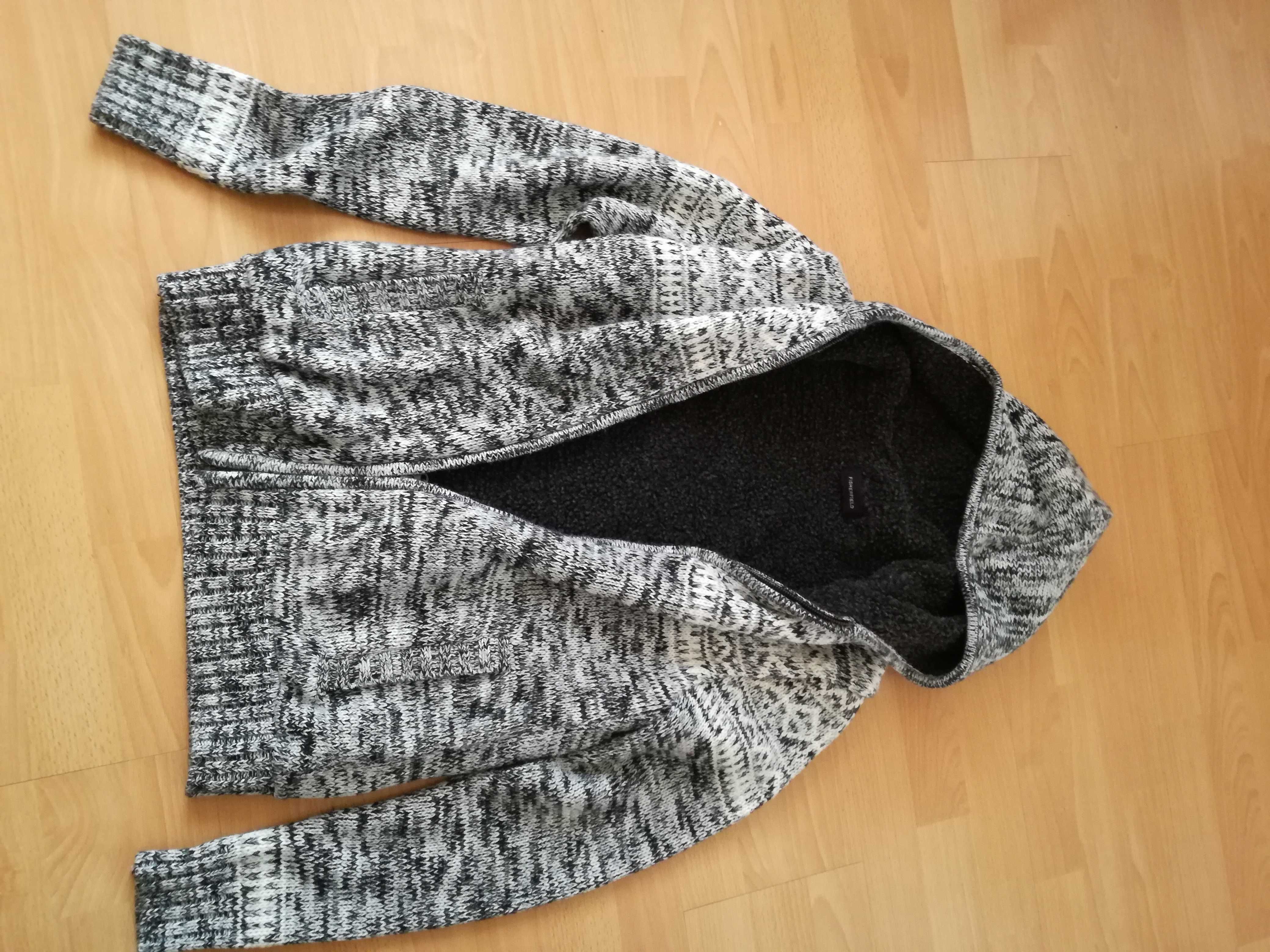 Sweter ocieplany z kapturem