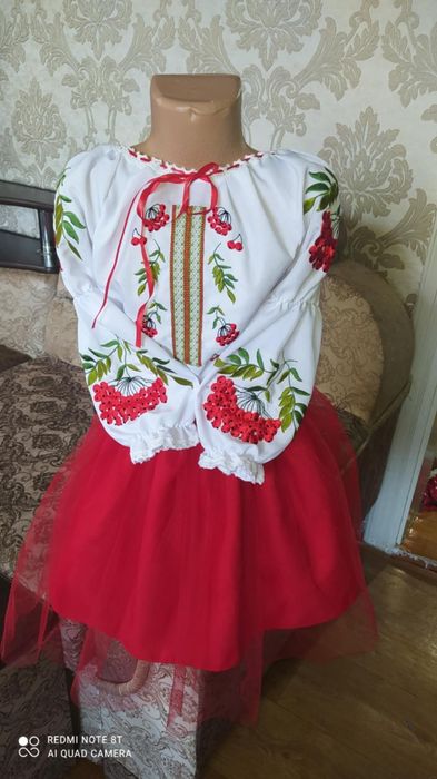 Вишиті сукні костюми для дівчаток